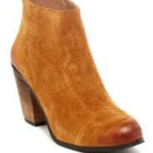 Vince Camuto Graysen Aged Suede Booties 8M - NEW